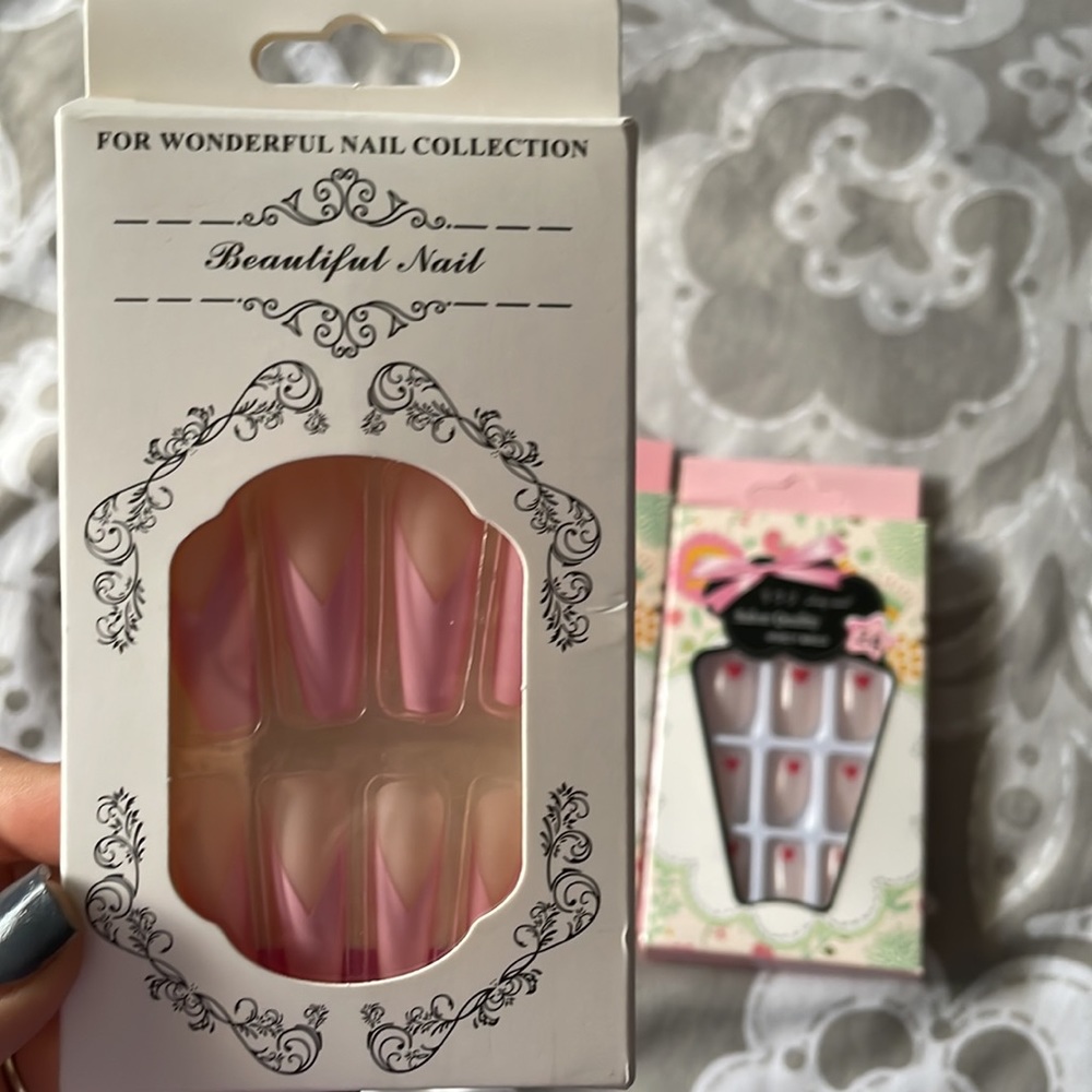 false nails - Picture 2 of 4